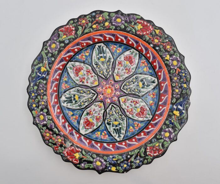 Κεραμικό Πιάτο με Ανάγλυφα Μοτίβα - Image 3