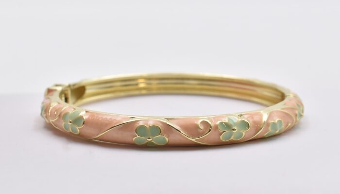 Βραχιόλι – Χειροπέδα με Ανάγλυφο Σμάλτο & Λουλούδια - Image 4